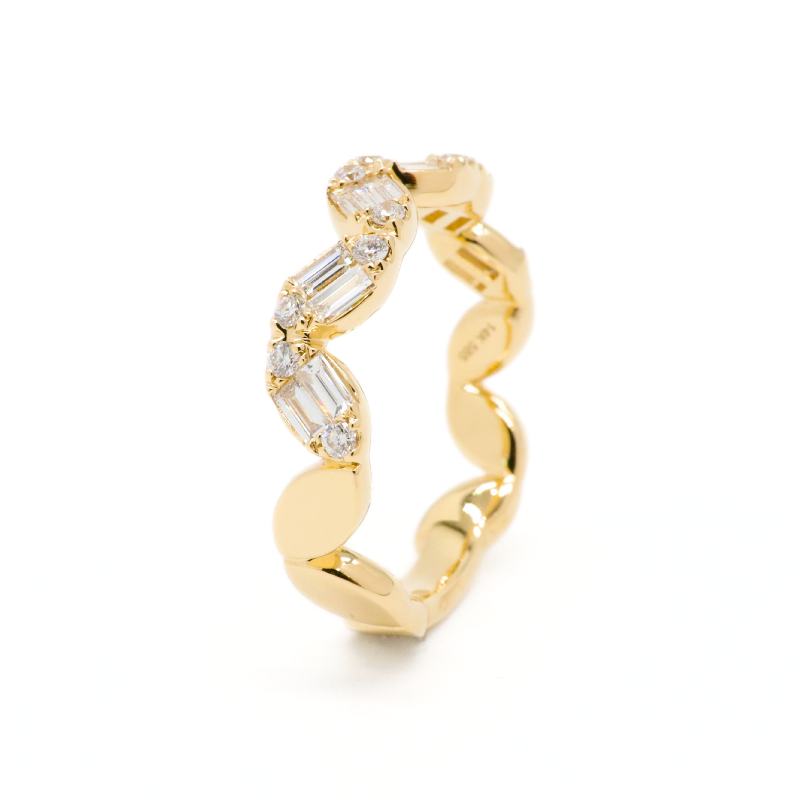 Elegant Lab-Grown Diamond Baguette Curve Ring