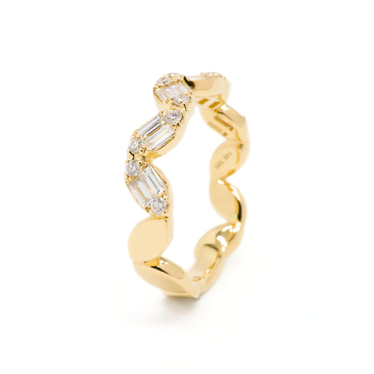Elegant Lab-Grown Diamond Baguette Curve Ring